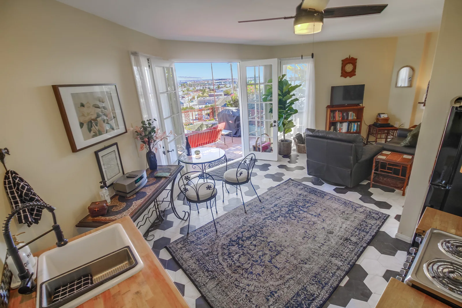 A look around the living area.